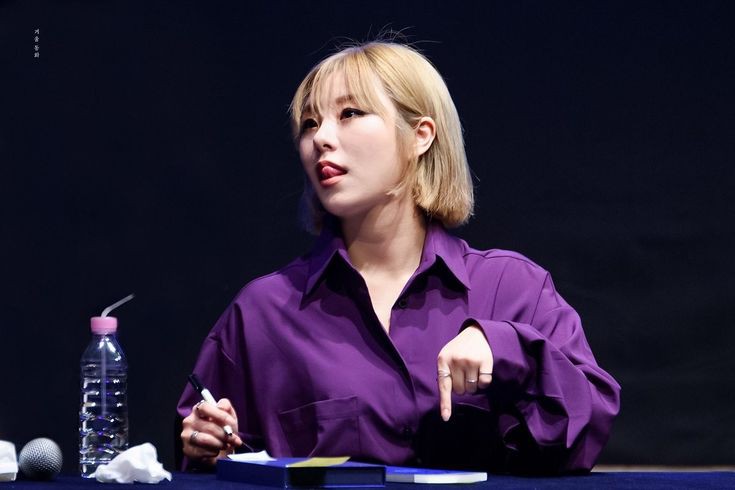 Hourly_Wheein's tweet photo. it's the tongue for me 😣
#WHEEIN #フィイン #丁輝人 #휘인 #마마무 https://t.co/EVyuD0PLtR