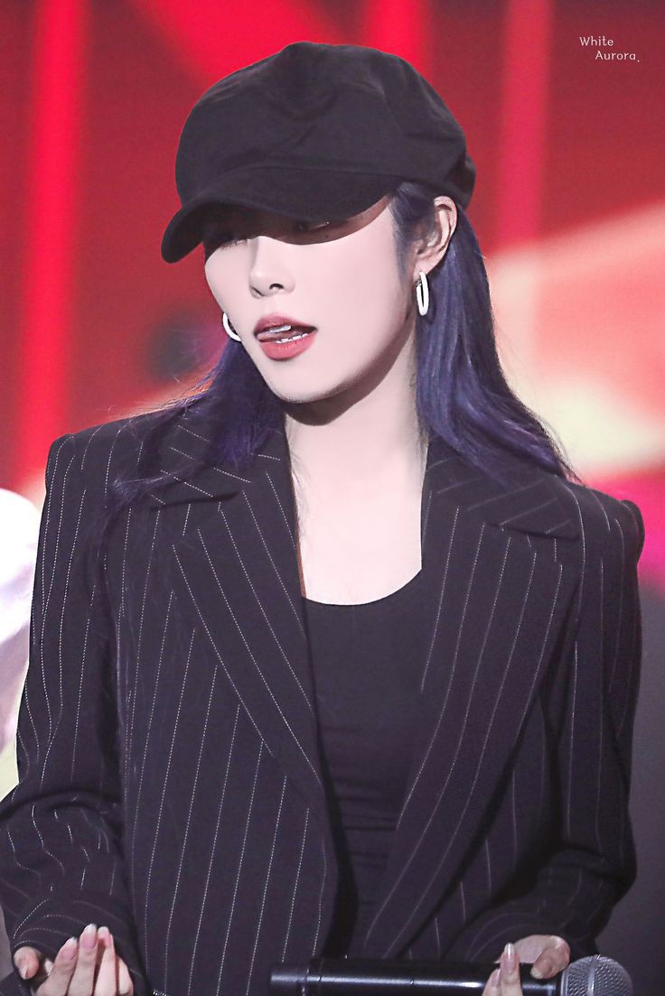 Hourly_Wheein's tweet photo. it's the tongue for me 😣
#WHEEIN #フィイン #丁輝人 #휘인 #마마무 https://t.co/EVyuD0PLtR