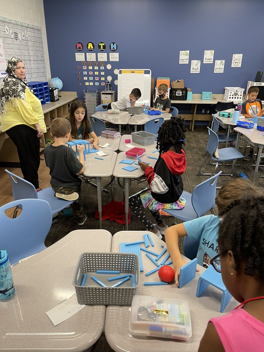 MrsSoares3rd's tweet photo. Building Place Value Towers! @BradleyCISD @MsSchmid3rd https://t.co/vIgqLPkDLP
