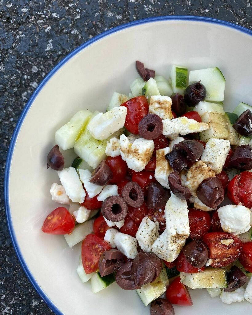 CleanEatsFast's tweet image. Summertime supper❣️ 

Cucumber. Tomato. Kalamata. Feta. 

#storyofmytable #onmytable #ourfoodstories #hautecuisines #scrumptiouskitchen #makeitdelicious #eatprettythings #show_me_your_food ##foodfluffer #fellowmag #foodphotoaday #foodphotooftheday #tv_fo… ift.tt/3AZgU7Y