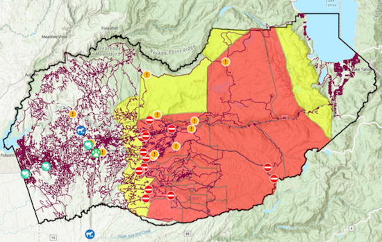 SouthTahoeNow's tweet image. New evacuation warnings and orders issued for the #CaldorFire follow closing of US50 between Sly Park and #SouthLakeTahoe. Smoke is getting thick, making driving over the pass dangerous. @CALFIREAEU @ElDoradoSheriff @EldoradoNF  southtahoenow.com/story/08/20/20…