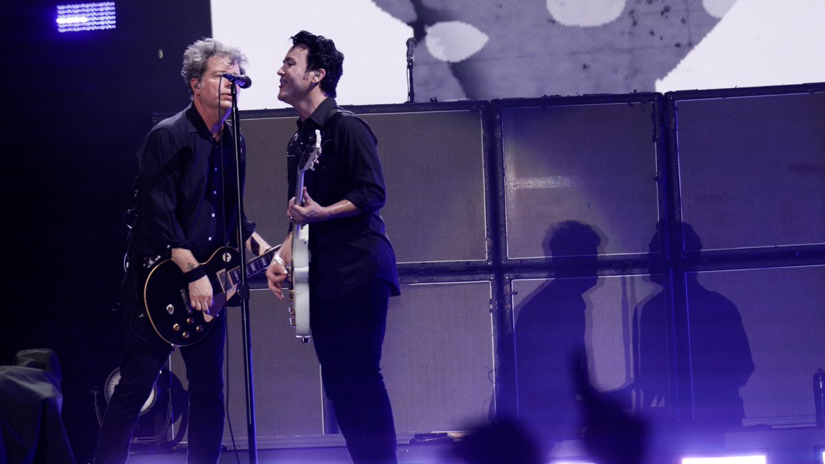GreenDay's tweet photo. A big ol' Pittsburgh party 🎉🎉 https://t.co/rFMeOKQuso