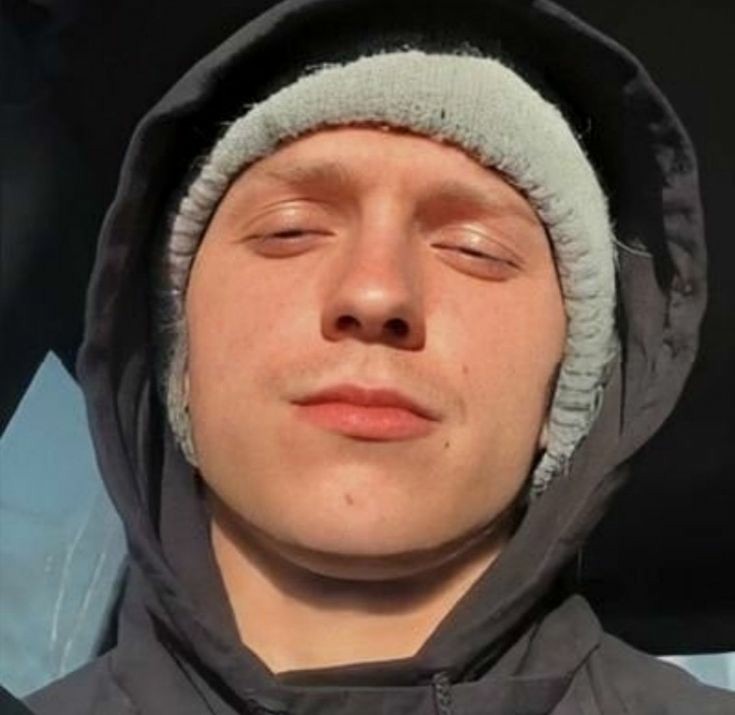 tomgelado's tweet image. Não gente mas o tom nessa foto tá tão----