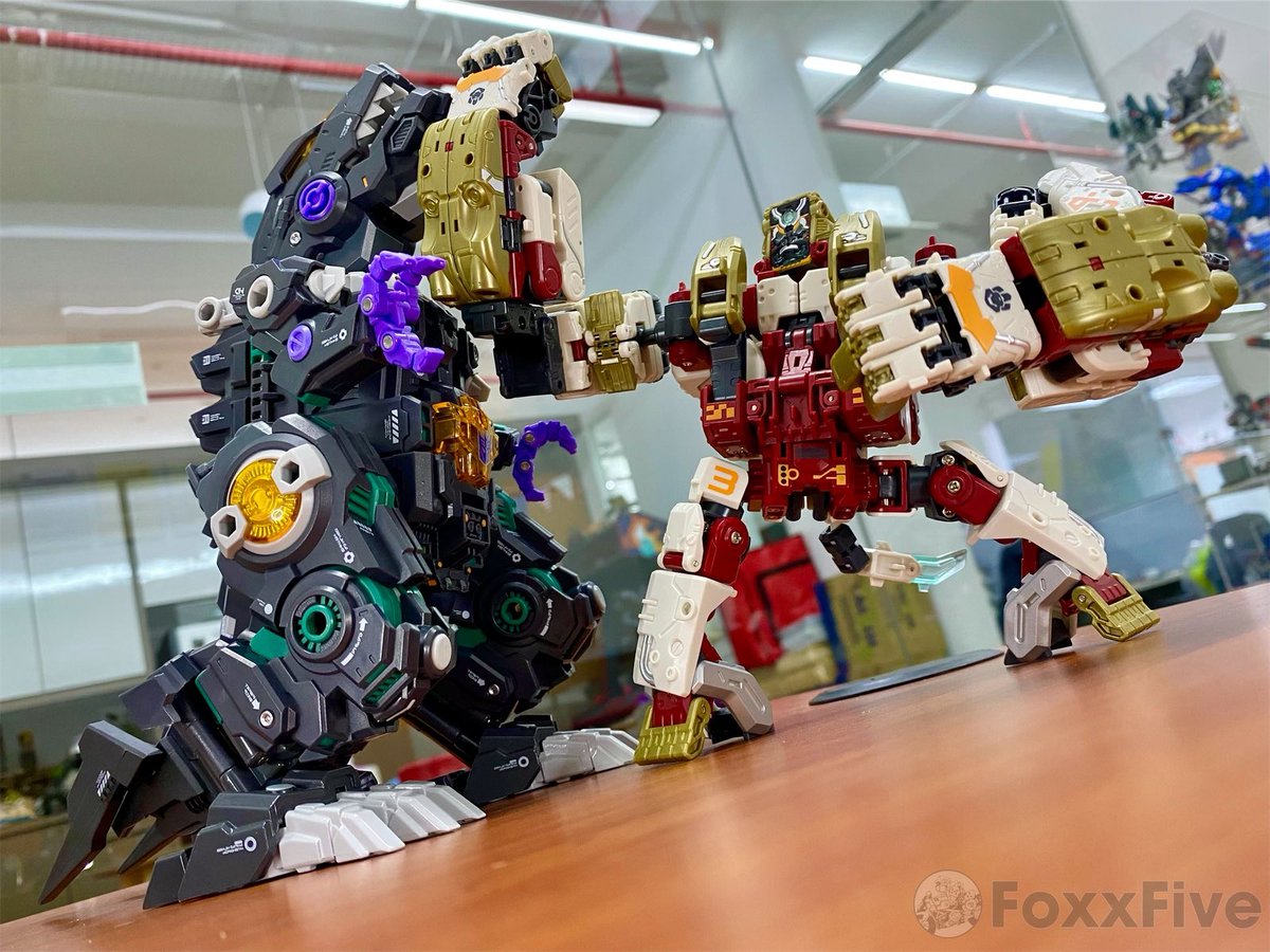 foxracingfive's tweet photo. Lizard vs Ape @52Toys @52TOYSJP @s250_MKII #52toys #beastbox #desktoys #ビーストボックス #primatus #soultornado #shadowdance #trypticon https://t.co/8T3zwYIdt2