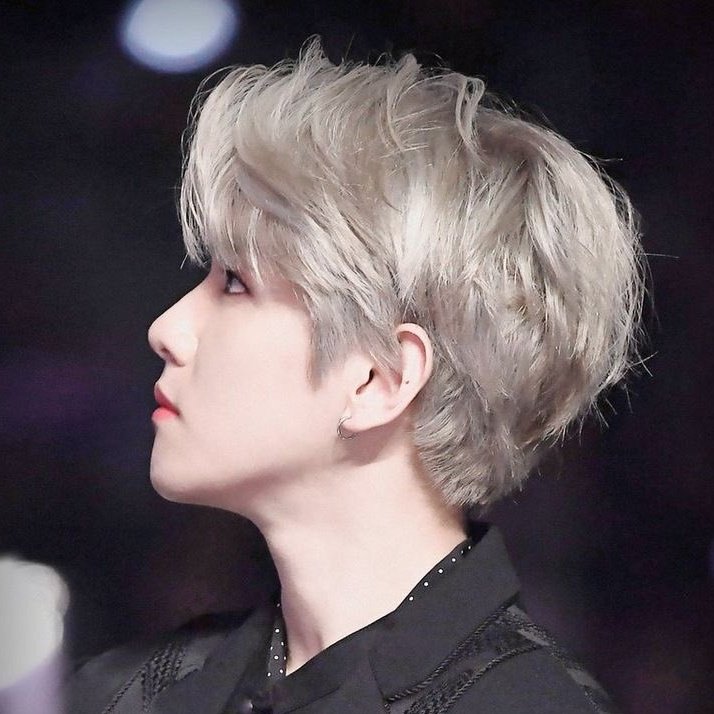 bbhsfile's tweet image. baekhyun's side profile is gorgeous #백현