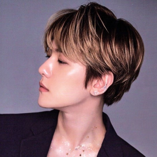 bbhsfile's tweet image. baekhyun's side profile is gorgeous #백현