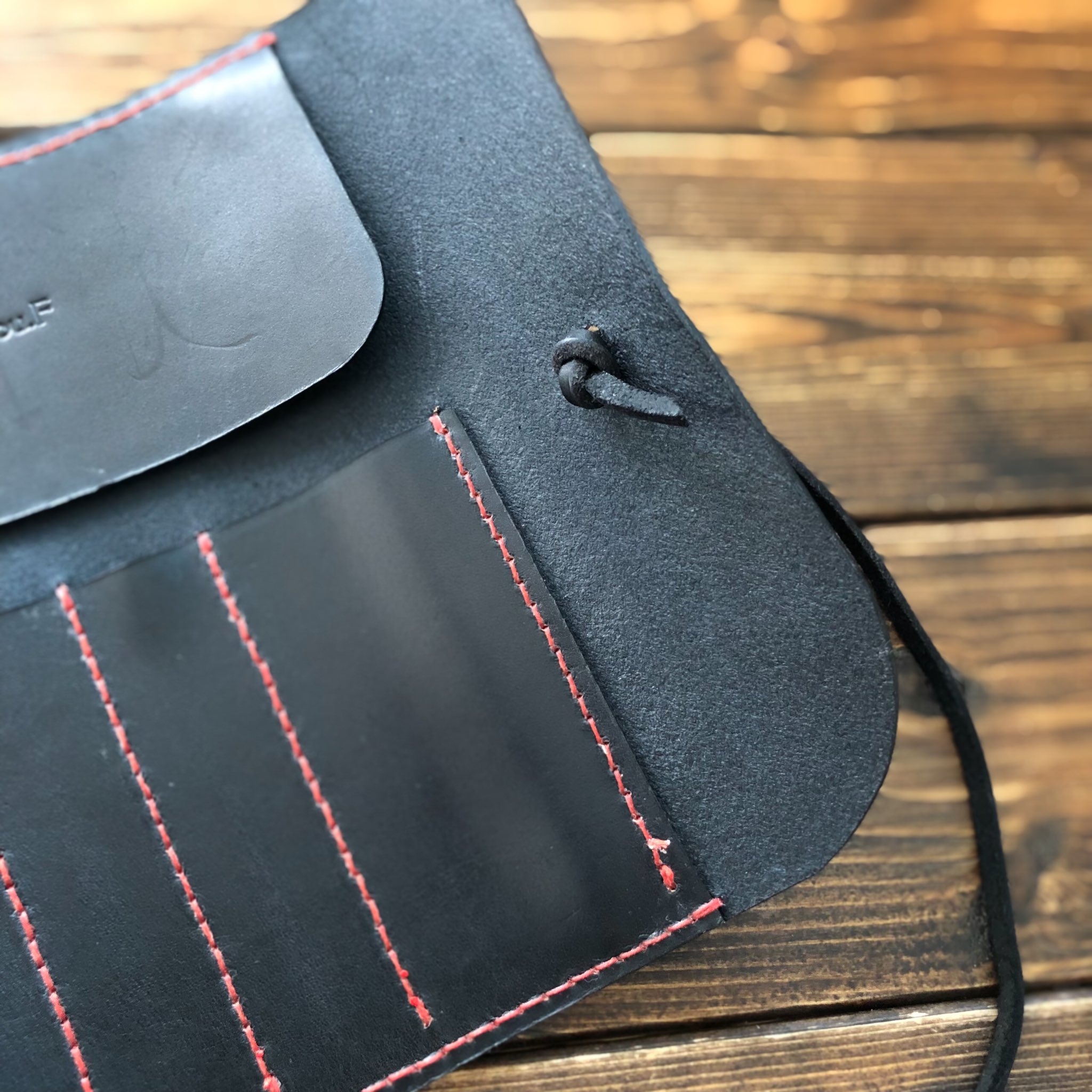 【革職人/デザイナー】yc_leather.craft on Twitter "【ロール ペンケース】 別注の黒染め・赤ステッチで ご注文