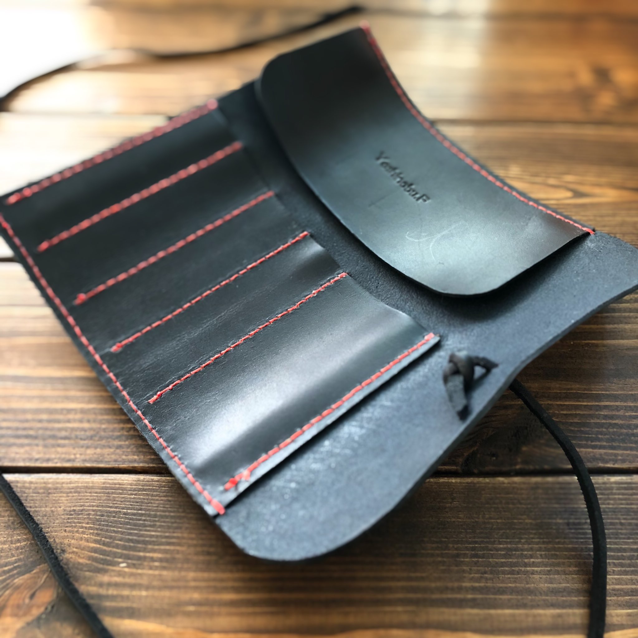 【革職人/デザイナー】yc_leather.craft on Twitter "【ロール ペンケース】 別注の黒染め・赤ステッチで ご注文