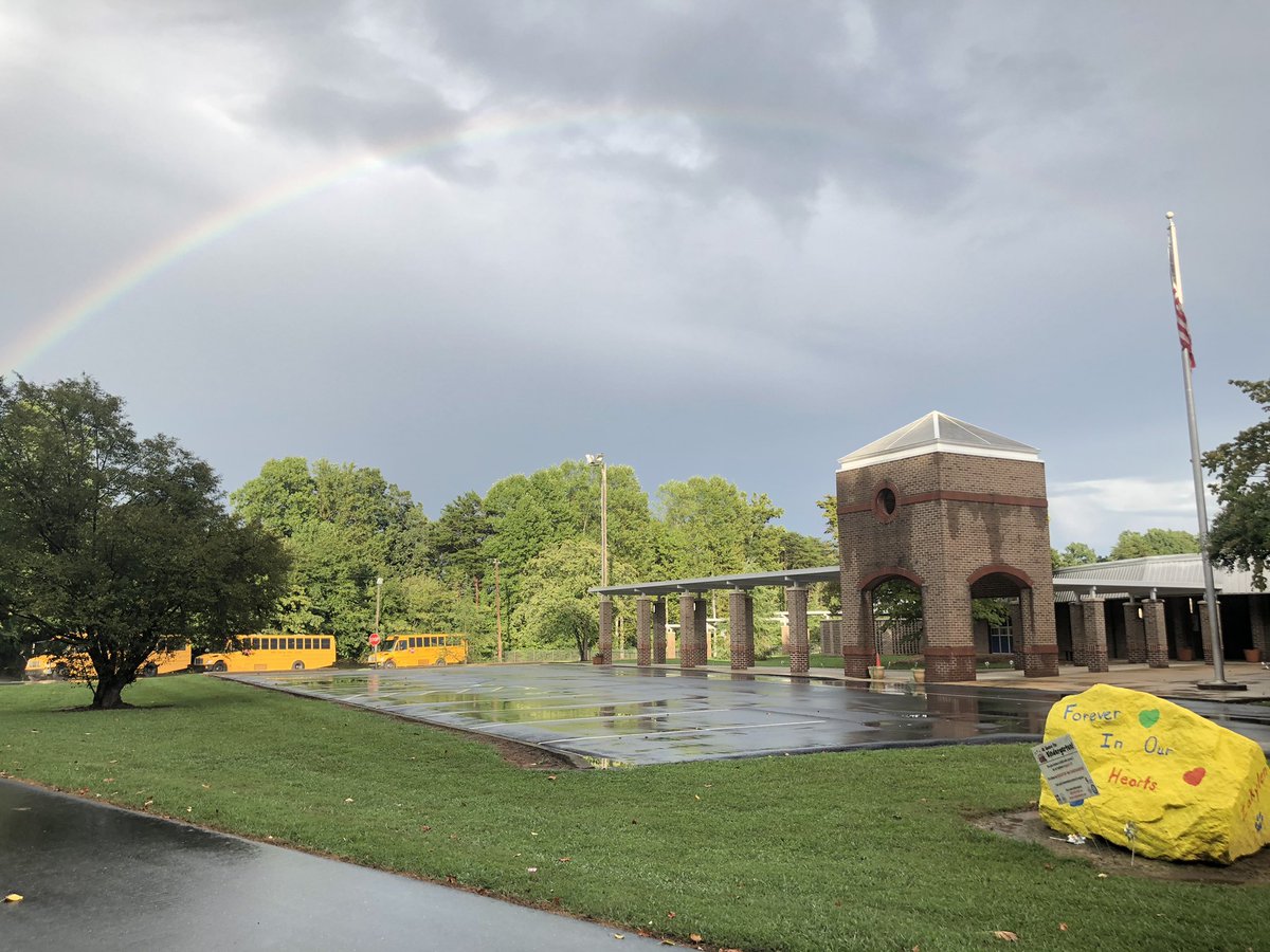 sextonscholars's tweet photo. I spy a rainbow... a beautiful sign of hope for the new school year!! @Southwest_HPS #overtherainbow #sunshineaftertherain #backtoschool #havehope https://t.co/hKfARwkYCP