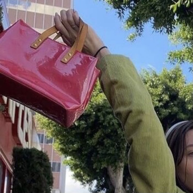 emma details (@emmachlain) on Twitter photo 