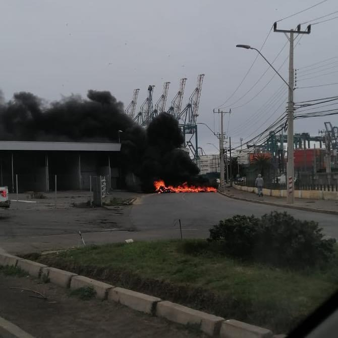 ProtestsMedia's tweet image. Artisanal fishers protested across Chile against the environmentally harmful Dominga mine and the lack of benefits they have, demanding bonuses and subsidies for small fishing operations that are already provided to large corporations in the same sector.
protests.media/artisanal-fish…