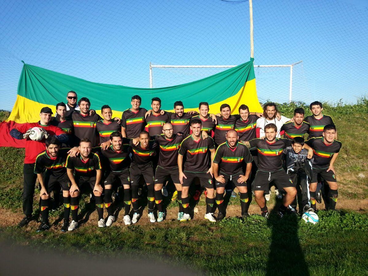 <a href="/labandafc1/">LA BANDA F.C.</a> Año 2017. Anda sacar del medio <a href="/AFCAjax_ESP/">AFC Ajax (Español)</a> y paguen derechos de autor