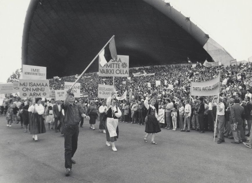 Un día como hoy, pero hace 30 años, Estonia 🇪🇪 lograba su liberación de los horrores del comunismo, declarando su independencia total de la Unión Sovietica. Millones de personas se revelaron al grito de “Libertad”. Hoy Estonia es uno de los países más libres y ricos del mundo.