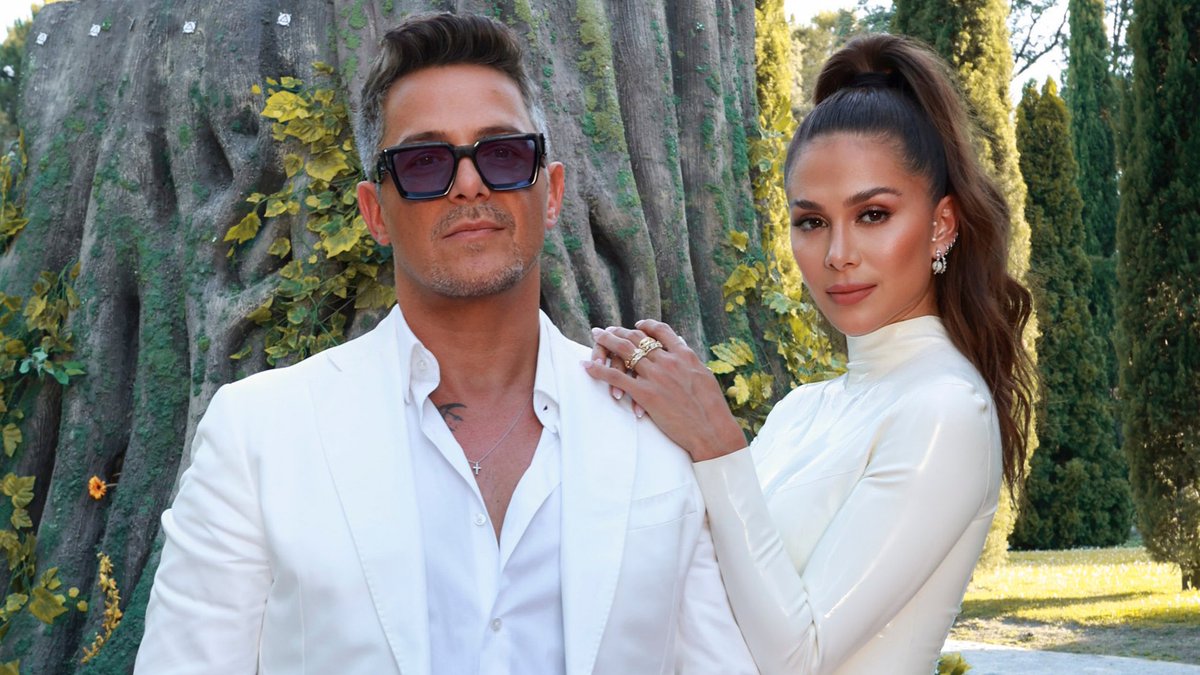 YouTube Trending — “Lejos Conmigo” de <a href="/Greeicy_rendon/">Greeicy Rendon</a> &amp; <a href="/AlejandroSanz/">Alejandro Sanz</a>:

#2 Colombia
#2 Costa Rica
#3 Spain
#3 Peru
#4 Ecuador
#5 Panama
#7 Bolivia
#8 Honduras
#8 Nicaragua
#9 Chile
#9 Guatemala
#10 D. Republic
#10 Paraguay
#12 Argentina
#12 Uruguay
#13 El Salvador
#17 Mexico
