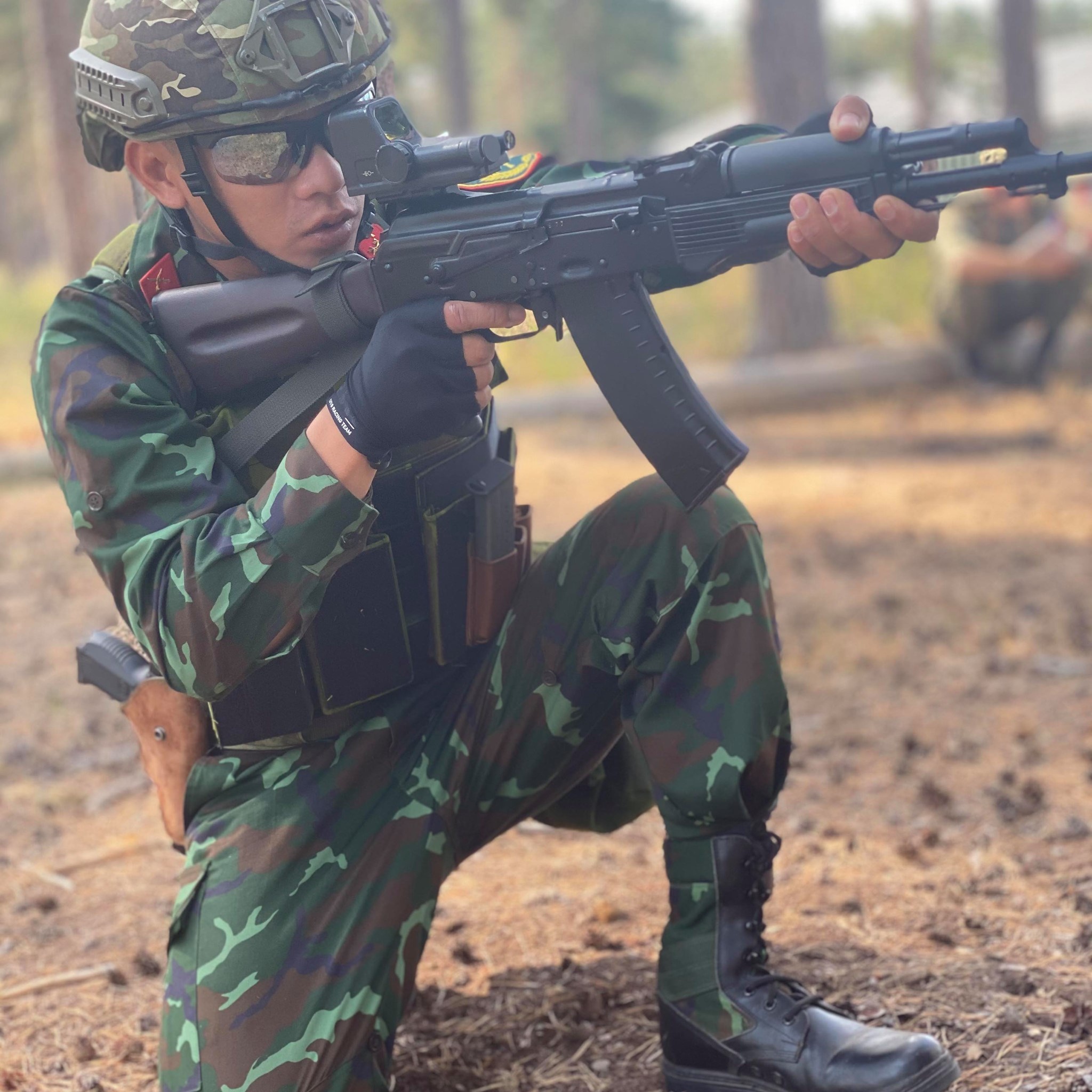 Lee Ann Quann C Grip A Member Of The Tactical Shooter Of Vietnam People Army Posing For A Photo His Loadout Includes A Ak 74 1p87 And A Mp 443 Holster My