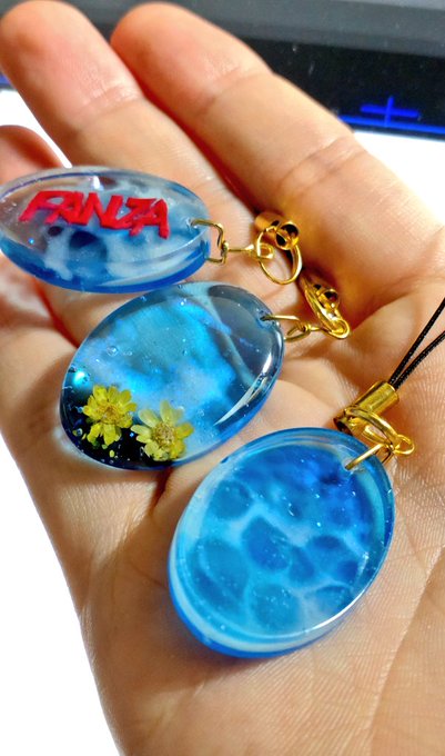 UVレジン手芸
100円ショップの材料で出来るのでオヌヌメ 