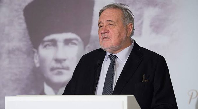 Türk'üm diyemeyenlerin yeni jargonu "Osmanlı Torunuyum". Osmanlı bir ailedir, Türk ise bir ırk. 

İlber Ortaylı