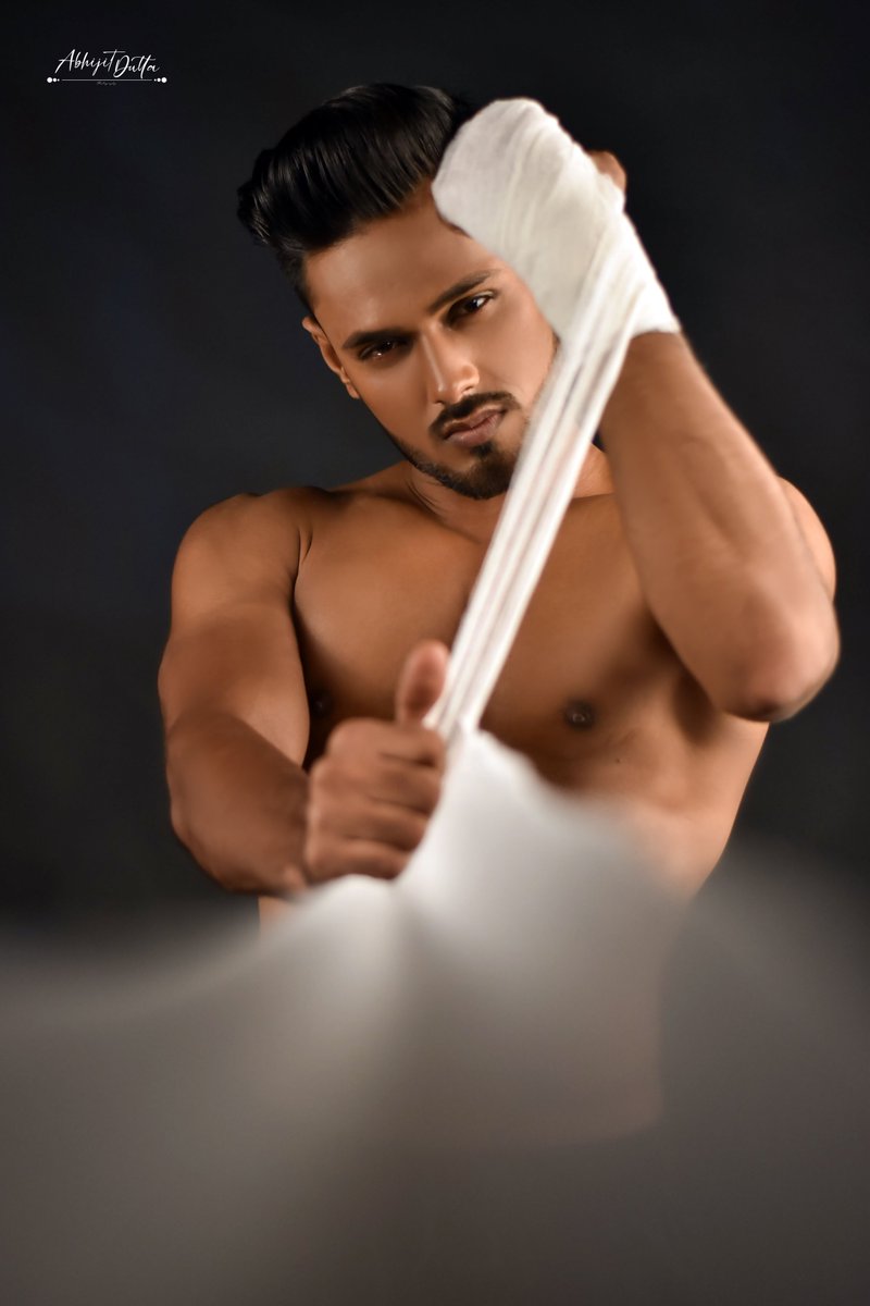 AbhiLens's tweet photo. Fight like a champion
@TheLenzsation @TweetedBySourav @KoustavBondyop2 @PujaGuhaTia 
#boxer #boxing #MensLivesMatter #Men #fight #Fighter #Studio #Nikon #PhotoOfTheDay #photography #PhotographyDay #PhotoMode https://t.co/829uf9gbPW