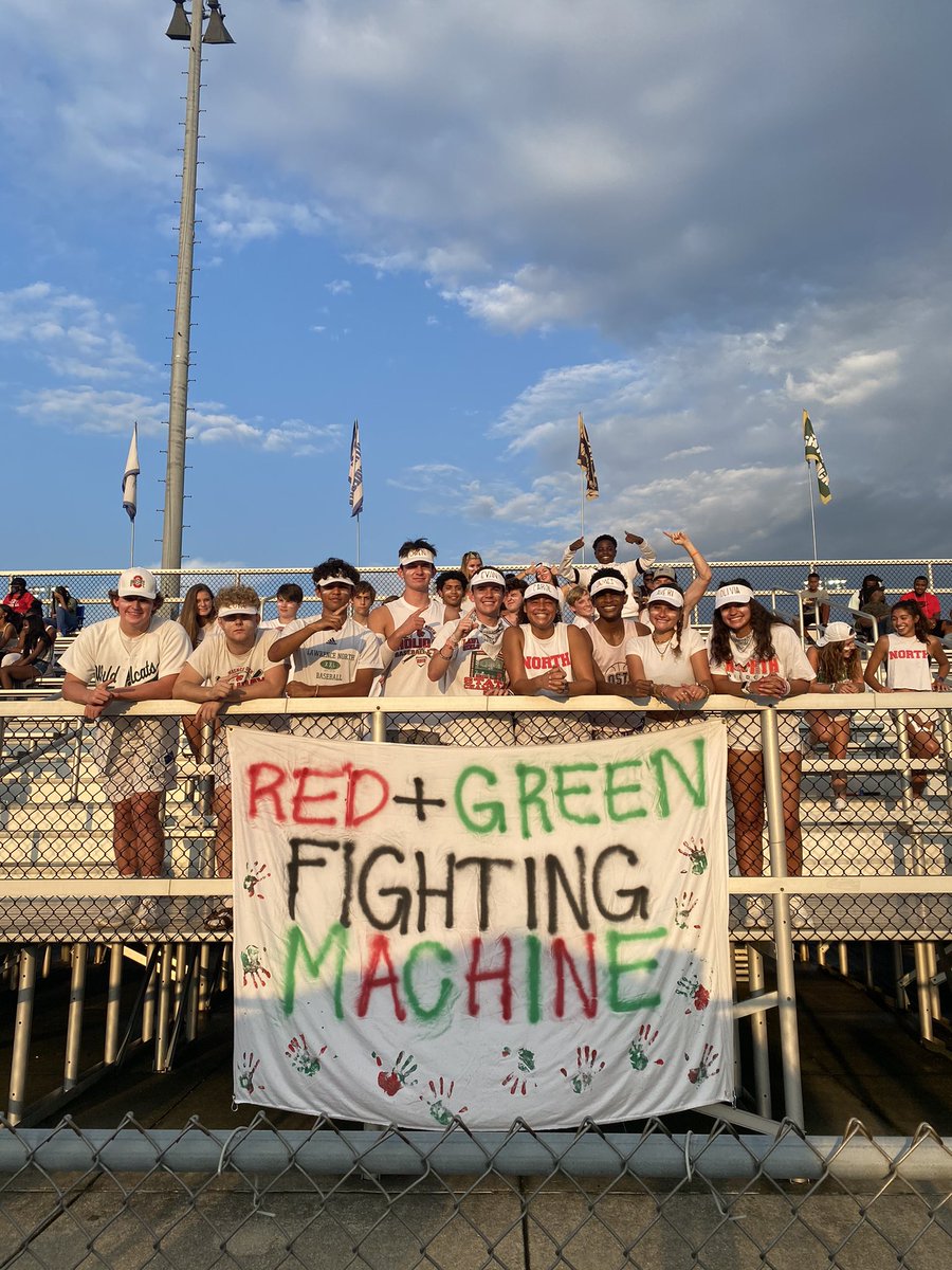 LNFanSection_'s tweet photo. I believe that WE just won !!! ❤️💚 #gocats @lnwildcats https://t.co/7zaEL2jGpa