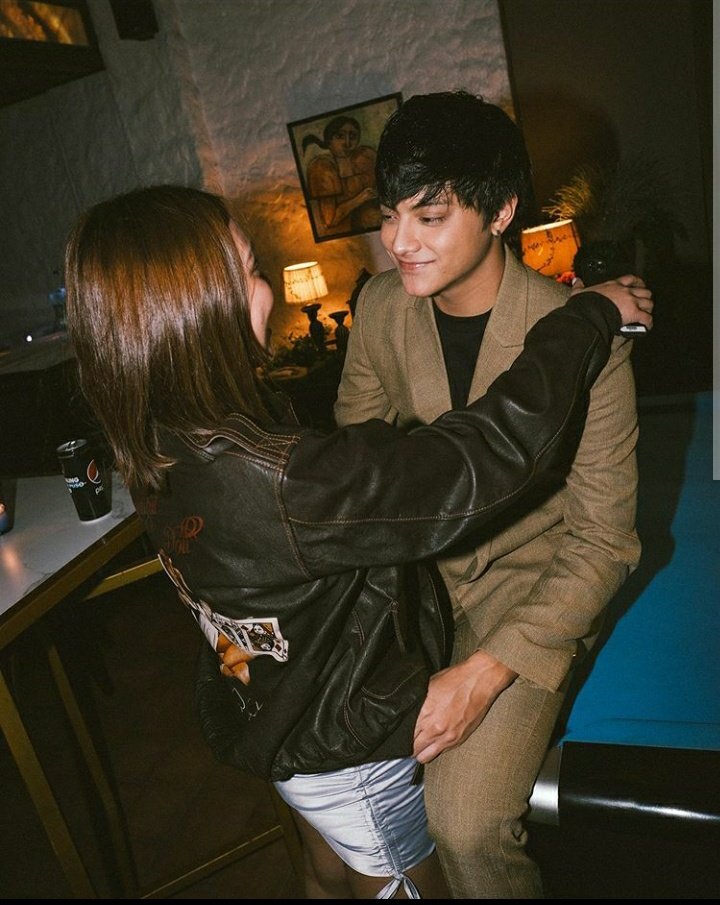 iamsupremokath's tweet photo. They are the ones who put the biggest smile on my face 💙. #DcVarietyPh #KathNielGlamGiveaway https://t.co/uzfQNABOLo