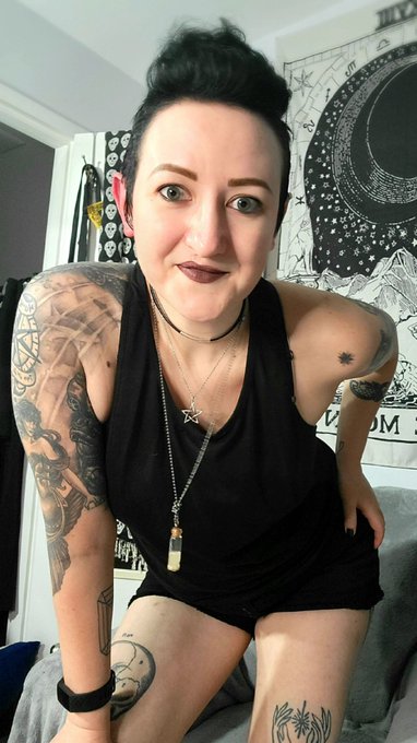 Feelin' a little frisky? Idk...I'm in a fun mood and went a little more masc to let me tomboy side shine<a href="/tag/newprofilepic"class="tags"><span>#newprofilepic</span></a>