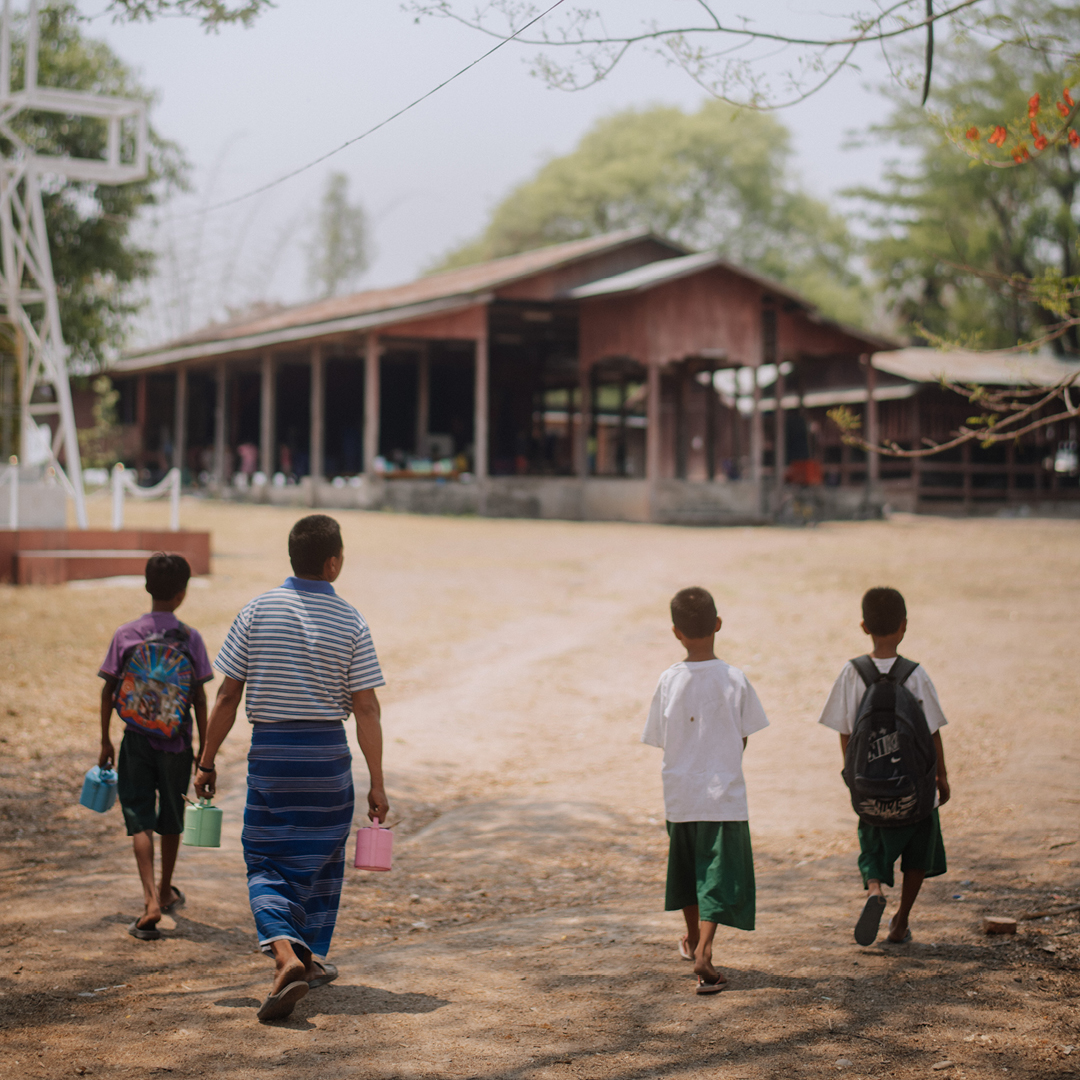 CompassionAU's tweet photo. Families, like Oosamai’s, often move to find work wherever they can, dividing their lives between corn, rice and bean seasons. 

Be a good neighbour in a global neighbourhood by sponsoring a child living in poverty. 

#Compassion #CompassionAU  https://t.co/BYpuqgofhA https://t.co/9eV8h3rsOd