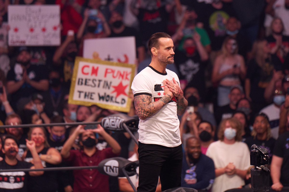 UnitedCenter's tweet image. 🚨The moment we’ve all been waiting for! 🚨

@CMPunk is back and we’re happy he made the announcement here at home with @AEW! #AEWRampage  #AEW