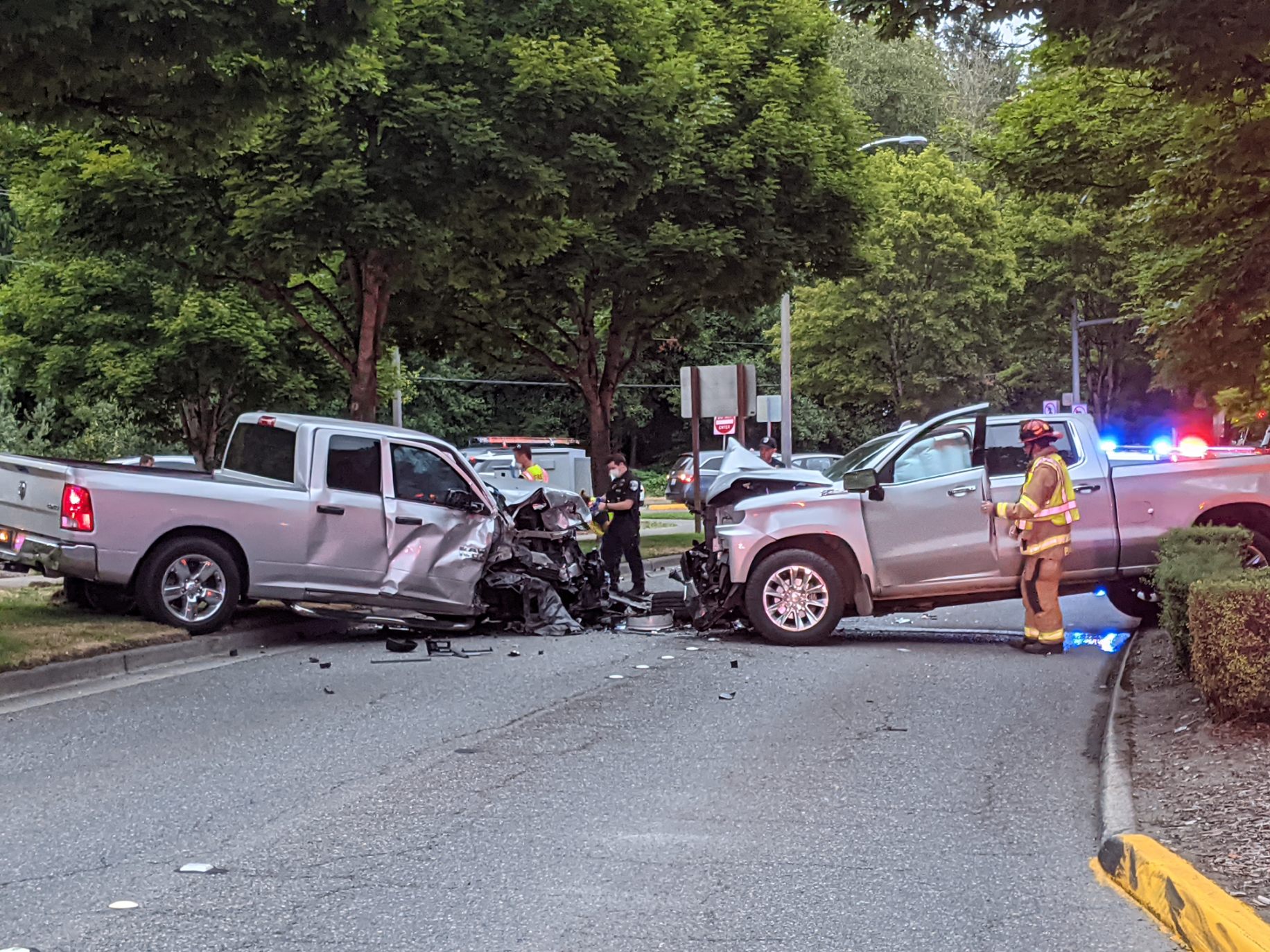 Chicago police crash, 4 injured, including 2 officers in Avondale accident  - ABC7 Chicago