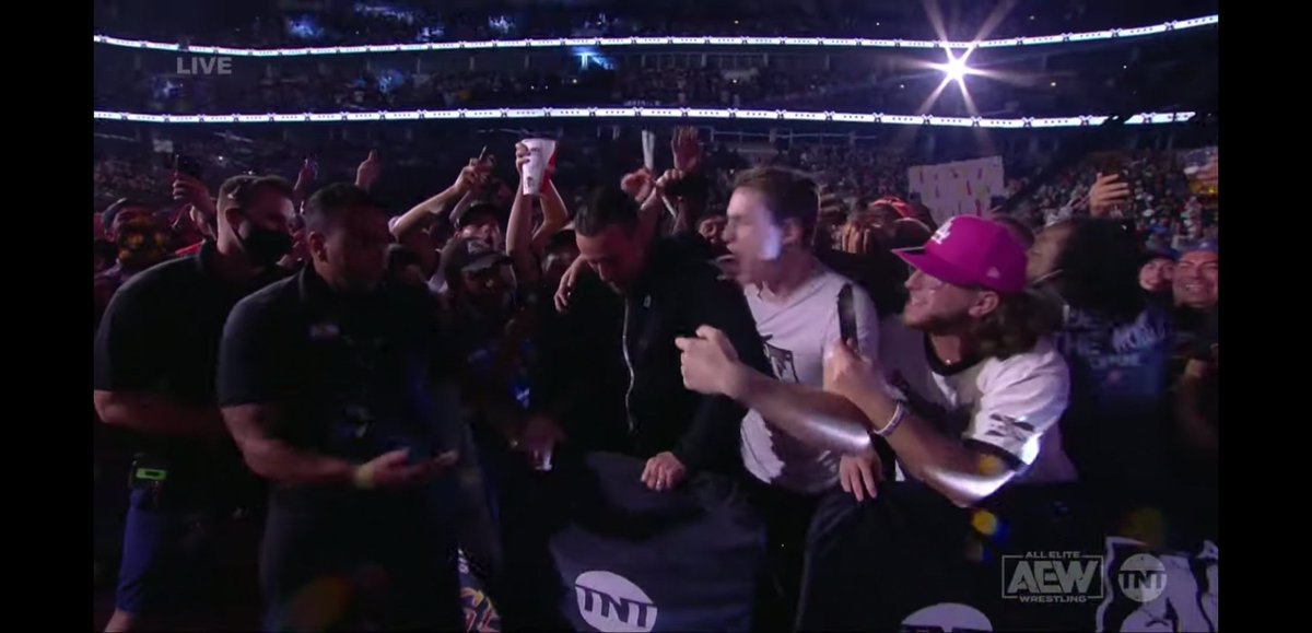 Zombie1991VAEM's tweet image. #cmpunkday #CMPunkweek Esta de vuelta, He is back in #AEWRampage 🤘