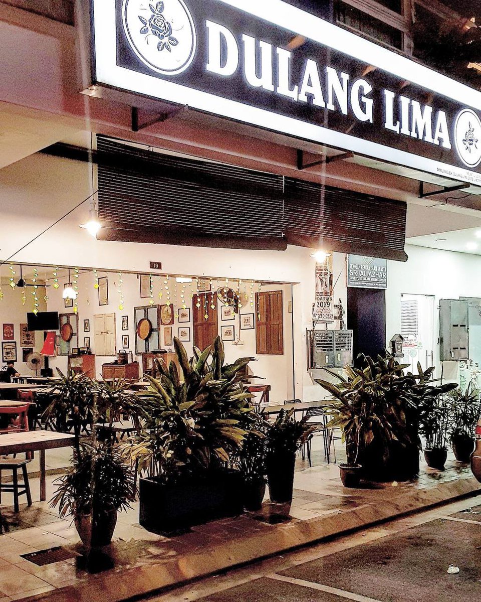 visitjohor_'s tweet photo. Nanti dah boleh lah ajak geng lunch korang ke sini sekali sekala tukar selera makan ala-ala suasana kat kampung pulak. 

📍 No19 (G) Jalan Camar 1/3 Taman Perling
81200 Johor Bahru, Johor
☎️ 016-705 4664 https://t.co/V4SOAeDZAk