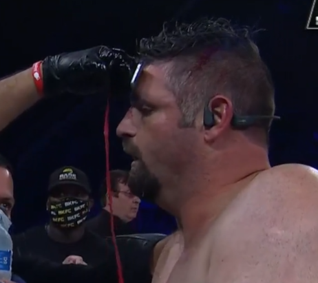BoxrecGrey's tweet photo. Lmaooooo BOBO is getting instructions mid round from a bluetooth headset https://t.co/pZnNW55WF3