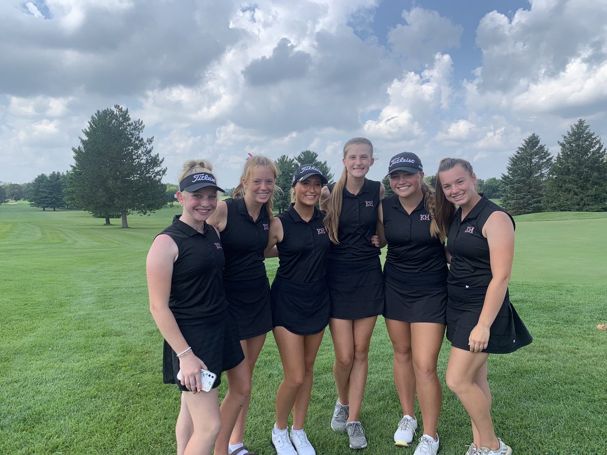 KMGIRLSGOLF's tweet photo. Great couple days in Delavan and Lake Geneva with 16 wonderful young ladies!! Varsity finished 1st, JV finished second! Shoutout to @WaukGirlsGolf @OconGolf for organizing the whole event!!
@kmdistrict 
@KMBoosterClub 
#BeLikeAva
#NoDinner4Jenna
#YouHavePotential https://t.co/SApTlTapAT