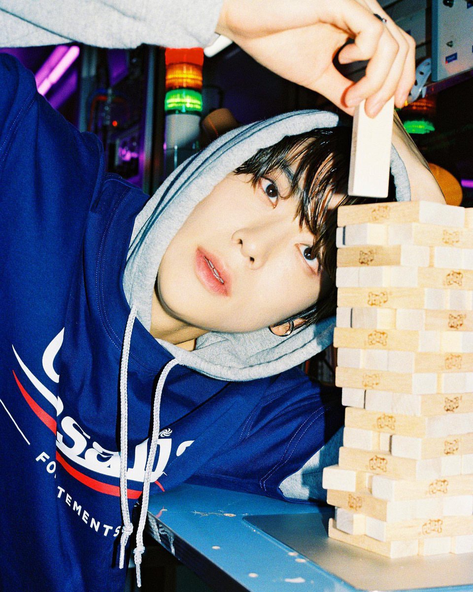 dearAengCity's tweet photo. 나무조각 따위가 뭐라고 .. .
뭐라고 그러케 쳐다보시는건데여 🥵 https://t.co/J8Jfmkf2Jy