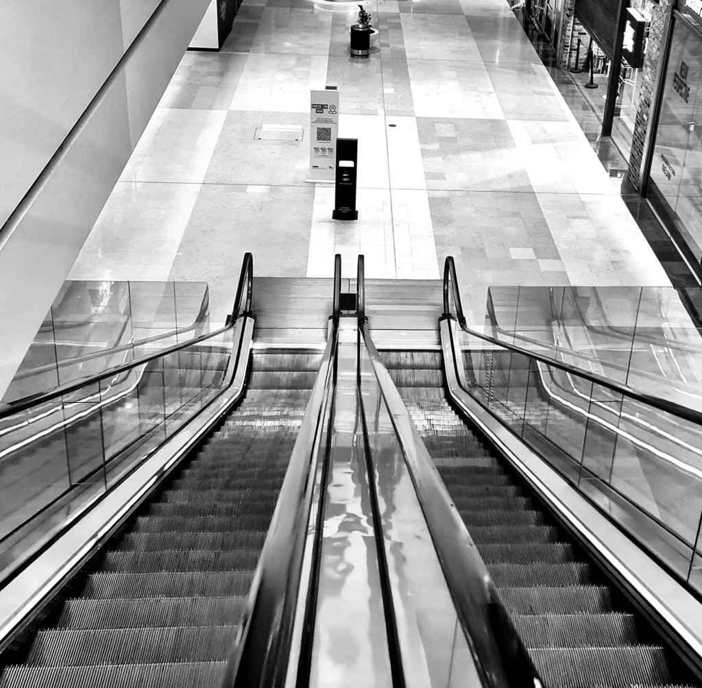 dlsdigitalarts's tweet photo. Ghost town..
.
#ghosttown #empty #void #gone #nothing #lockdown #blackandwhitephotography #streetphotography #streetphotographers #streetphotos #emptyness #enjoythesilence https://t.co/Wm6VlGtwT0