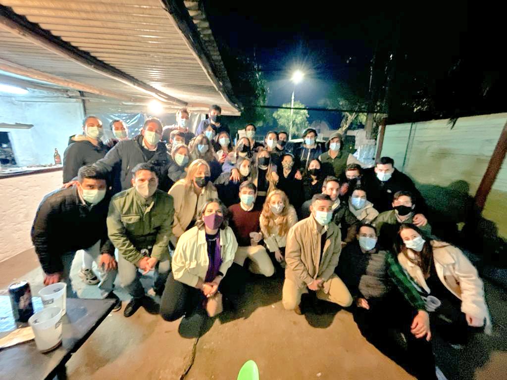 jfranncastillo's tweet photo. Compartiendo con los @Jovenes40 siempre en el camino, nunca en la posada. 🚜 https://t.co/dAfGs5DsnX