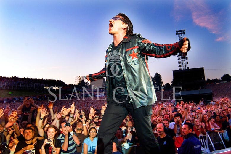 u2peru's tweet photo. Esta semana Slane celebra 40 años de conciertos, y no podemos olvidar la increíble presentación dada por nuestros muchachos en el 2001, que quedó para la posteridad en el video U2 Go Home!!!
Fotos https://t.co/zh5mdGRAci
#SlaneCastle #Slanerocks #Slane #U2 #U2GoHome #Slane40 @U2 https://t.co/yftvooNATE