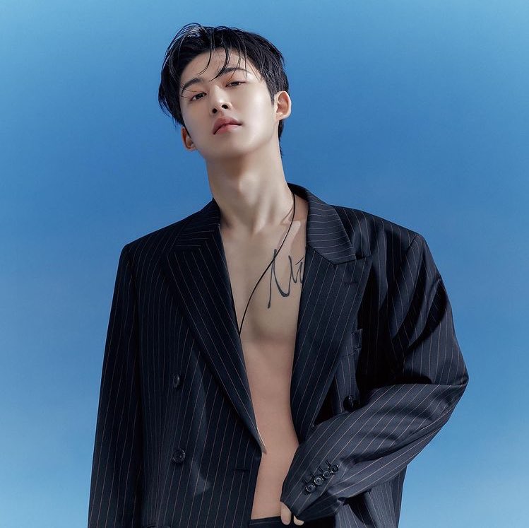 itsbue36's tweet image. ชอบรูปเซ็ตนี้ของฮันบินมาก เมกอัพผิวน้องได้โคตรใส แสงในภาพก็จัดดี โชว์ผิวน้องสวยมาก ชอบที่สุดคือรูปเซ็ตนี้พิมพ์เป็นโปสพับในบั้ม แบบไม่ใช่กระดาษด้านๆที่เป็นโปสม้วนอะ แต่เป็นกระดาษด้านกึ่งมัน ไม่รู้เรียกกระดาษไร แต่สีชัดสวยจริงๆโปสนั้น