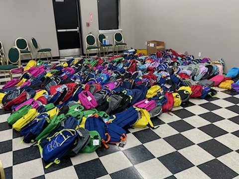 Wattsup51's tweet image. We stuffing backpacks for Spreading Hope Back 2 School Bash for children with Unique Needs. Love for the community, Supporters of Families with Sickle Cell Disease, Phi Beta Sigma &amp;amp; Zeta phi Beta &amp;amp; @2dawgsR 
@etanthomas36
@TDLockett12 @AdrianPeterson 
#supportsicklecell