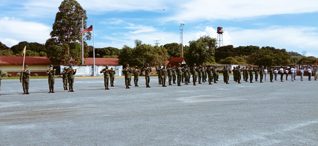 531_BIS's tweet photo. 🔊#Enterate || En las Instalaciones del 531 B.I.S "Generalísimo Francisco de Miranda, se llevo acabo la Juramentación del Contingente Mayo 2021.
#Invenciblehoy21
#FANB
#EjercitoBolivarianoBicentenario
#HijosdelaSelva
#Venezuela
#20AGO21 https://t.co/pOlhjCZRyq