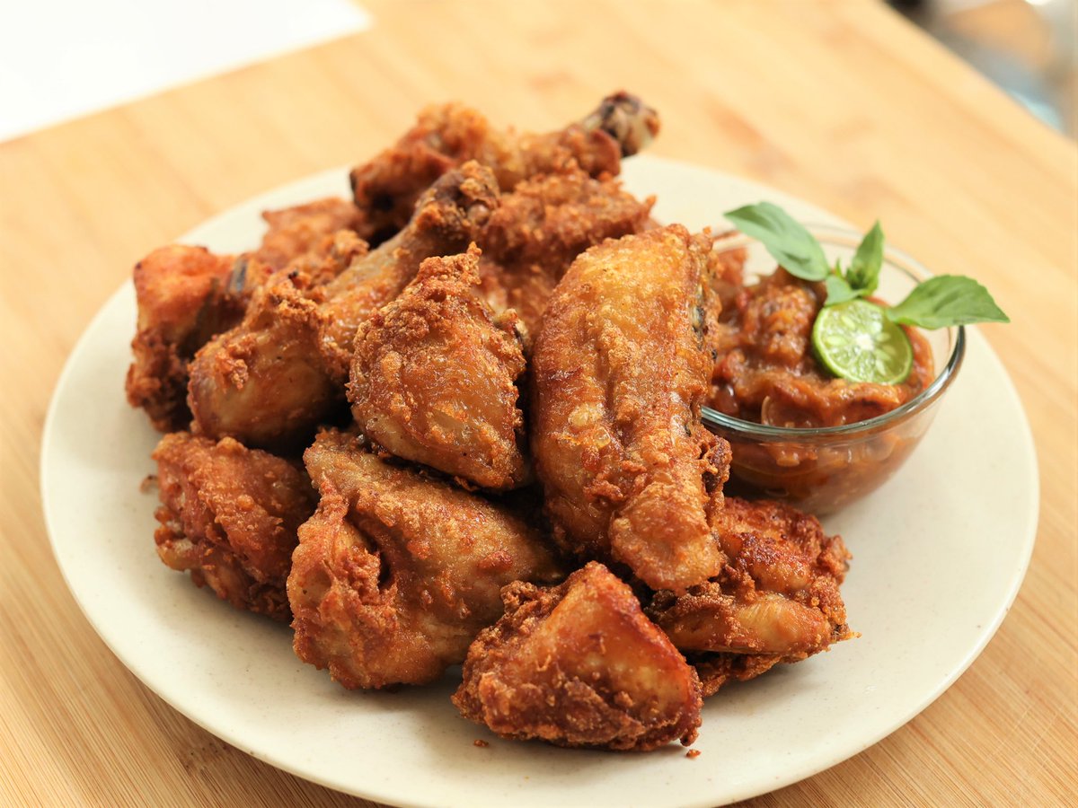 hermawan_devina's tweet image. Ayam goreng cuma 5 bahan favorit keluarga! Resep andalan dari Mamaku

--- a thread ----