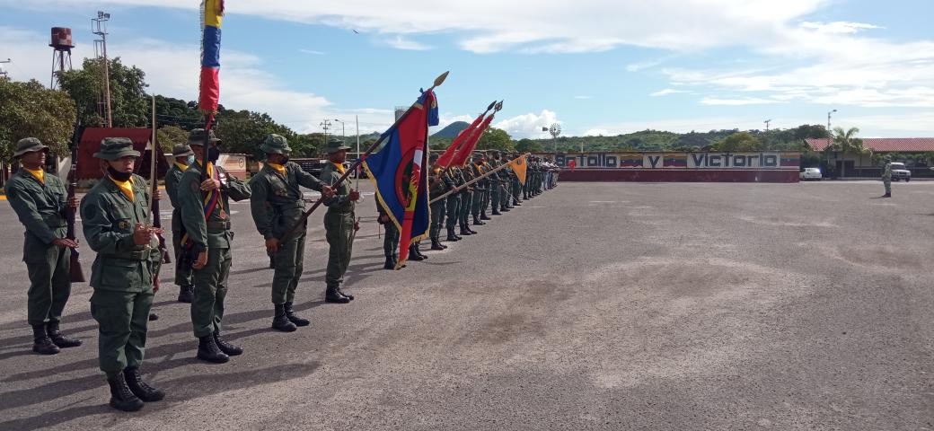 531_BIS's tweet photo. 🔊#Enterate || En las Instalaciones del 531 B.I.S "Generalísimo Francisco de Miranda, se llevo acabo la Juramentación del Contingente Mayo 2021.
#Invenciblehoy21
#FANB
#EjercitoBolivarianoBicentenario
#HijosdelaSelva
#Venezuela
#20AGO21 https://t.co/pOlhjCZRyq
