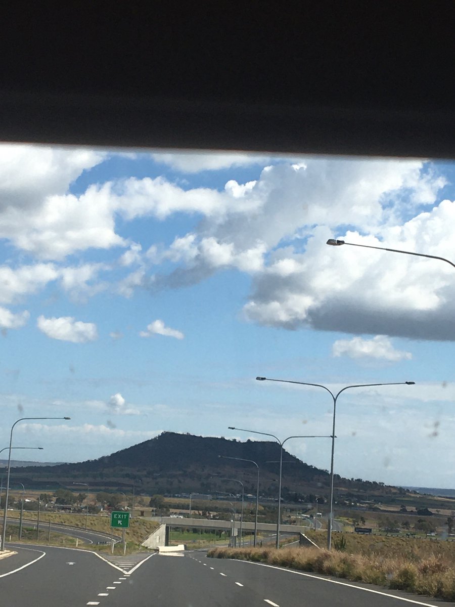 Christinajgree2's tweet photo. That mountain pretty as https://t.co/iDdlsf3iKa