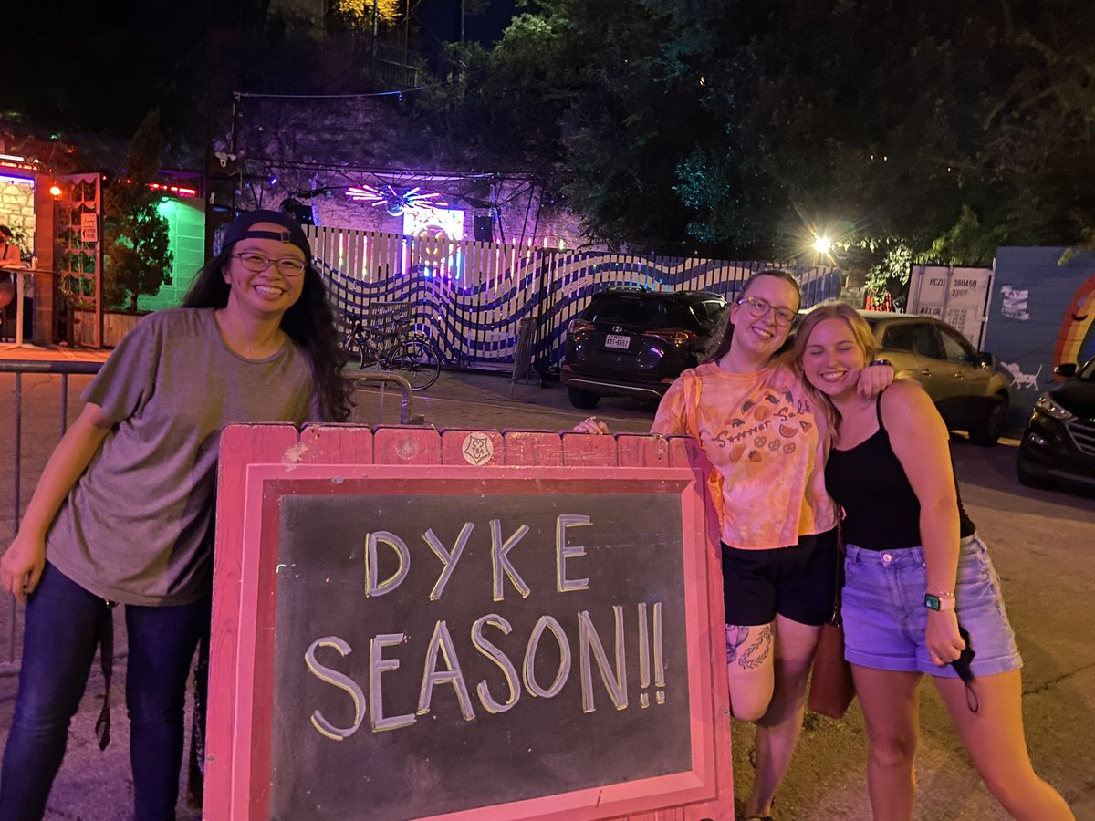 Haley_Fountain1's tweet photo. Went out for once and felt cute so here you go:) thanks @etyndaII for the pics and for being my bestie https://t.co/30rrTSLdf9