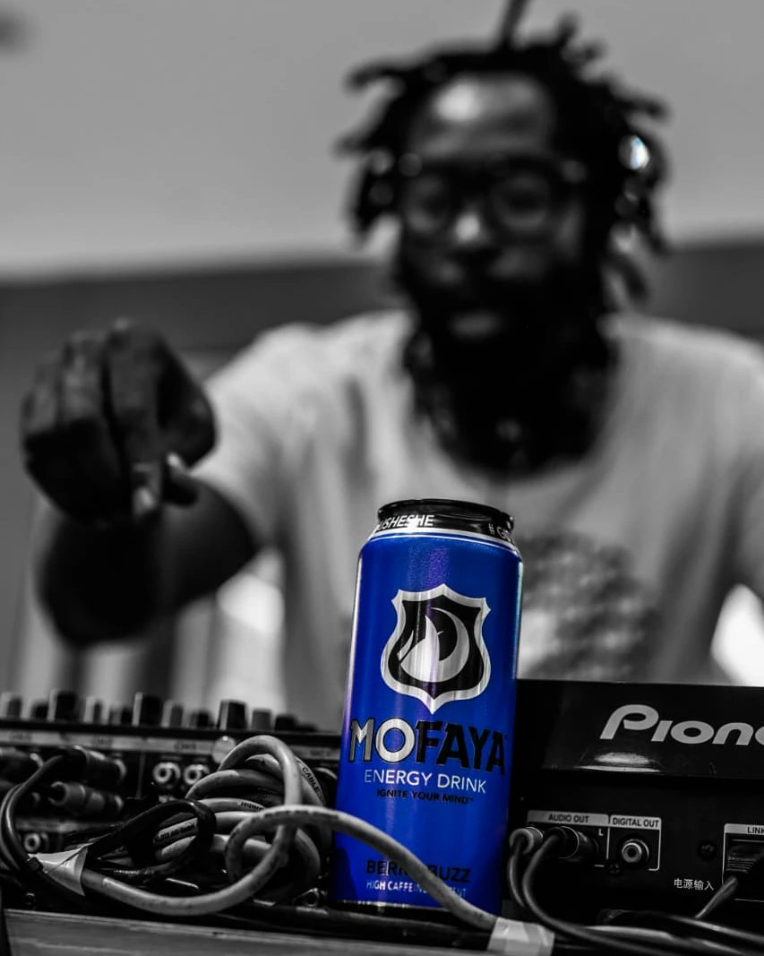 Blessed Saturday morning my brothers and sisters. It can only mean 1 thing. Time to promote your black owned business, hustle, brand or product under this tweet using this hashtag #DJSBU I will retweet every tweet no questions asked.

This👇🏿is my hustle, where's yours?