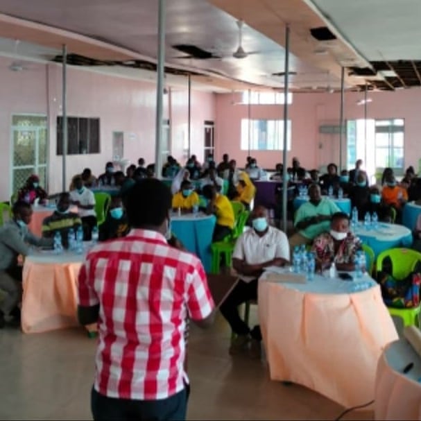 TIPOfficial__'s tweet photo. Shughuli za kukabidhi mradi wa BORESHA FCI katika wilaya ya Buchosa.
Ya kwanza na ya pili ni picha ya pamoja. Ya tatu ni mratibu wa UKIMWI wa halmashauri ya wilaya Chacha na ya nne ni makabidhiano ya ripoti ya miaka miwili kwa wawakilishi wa serikali na kwa viongozi wa dini. https://t.co/uXuR8Huj8N