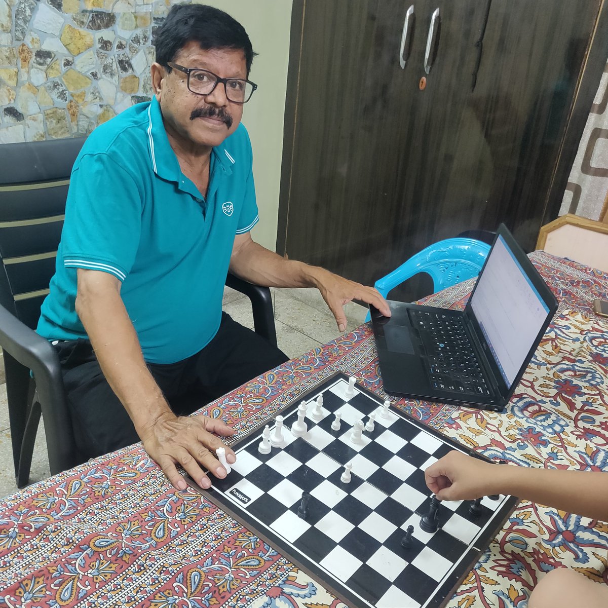 ZahidHu93592602's tweet photo. @ICICIPruMF @ICICIPruMF
#SmartLifeContest
I manage my office work while playing chess with my grandchildren. This makes my work life balance on ease and keeps me happy.
Tagging friends to participate @PRABINKUMARBAID @JayshreeMalhot6 @blessedkamal https://t.co/xi79ZfZzCW