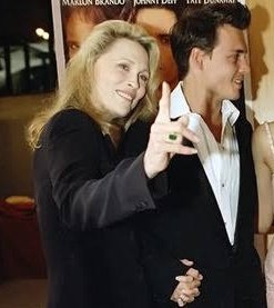 0517pomta's tweet photo. Faye Dunaw on Johnny Depp : He’s just so sexy and adorable.
He was much younger than me, and we played lovers. I’m sorry about these problems that have come up in his life, but he’s a prince.

#JohnnyDepp
#FayeDunaway https://t.co/oaijJdEbaA