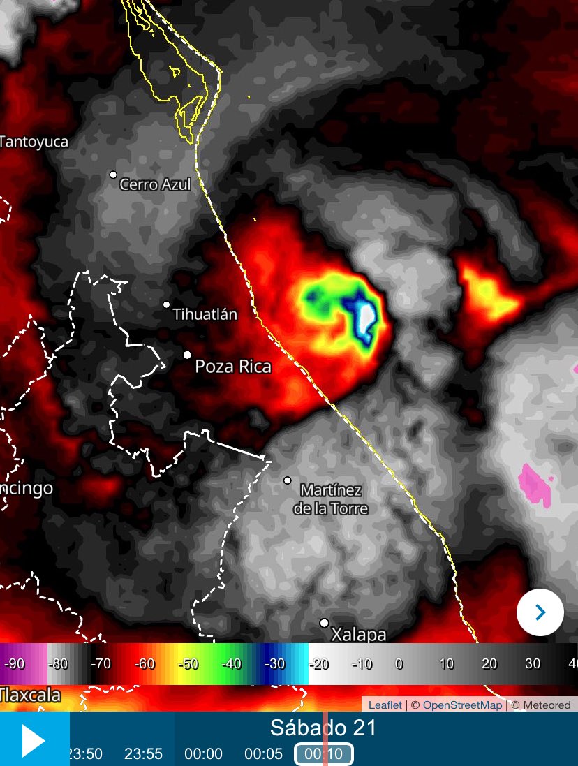 InfoMeteoro's tweet photo. 🌀Imágenes de satélite y radar indican que #Grace ha ingresado a tierra en la zona de #Tecolutla, al norte de #Veracruz

⚠️IMPORTANTE: las rachas de viento que pueden superar 250 km/h vienen detrás del ojo, comenzando después de la 1 am.

‼️APENAS COMIENZA LO ADVERSO https://t.co/iv4stcDAor