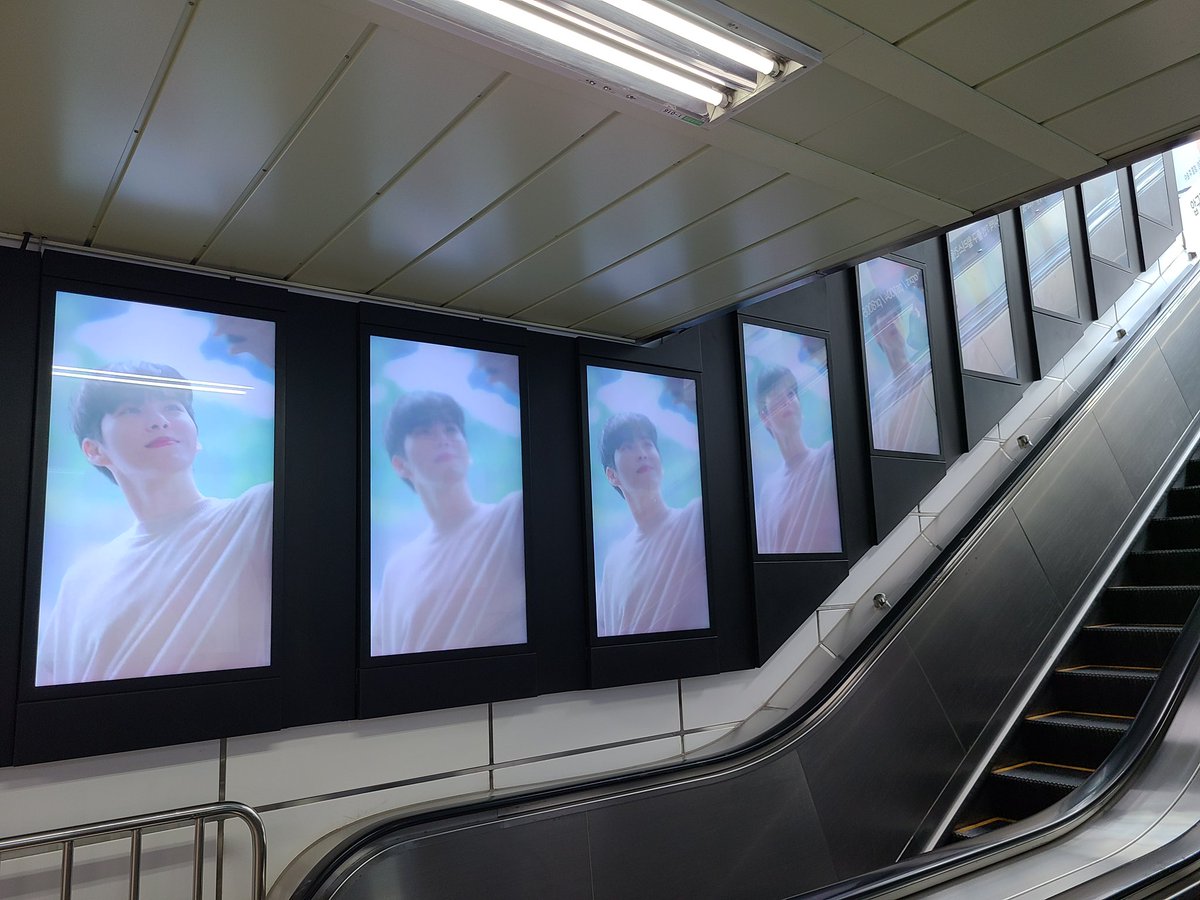 dohafan_union's tweet photo. ’𝘋𝘦𝘢𝘳. 𝘔𝘺 𝘚𝘪𝘥𝘦’
음원 발매 기념 디지털 포스터 광고 

🗓 8.21 - 9.06 
🚇 신사역 1번, 8번 출구 

#박도하 #parkdoha #dearmyside #광고 #신사역 #디지털포스터 https://t.co/r5Rs8qKRB8
