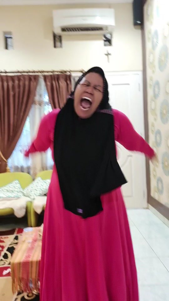 TERKINI: Zuraida sahkan akan bertanding di parlimen Kabul atas tiket Parti Taliban Bersatu pada PRU15 akan datang. "Orang Ampang dah taknak saya, tiba masa untuk saya berkhidmat di Afghanistan. Follow tiktok saya @srikayasrikandi untuk perkembangan terkini" ujarnya kepada media.